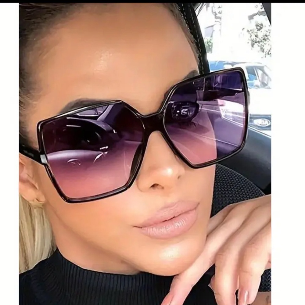 Chic Oversized Black Frame Fashion Glasses Sunnies w Gradient purple/grey Lenses